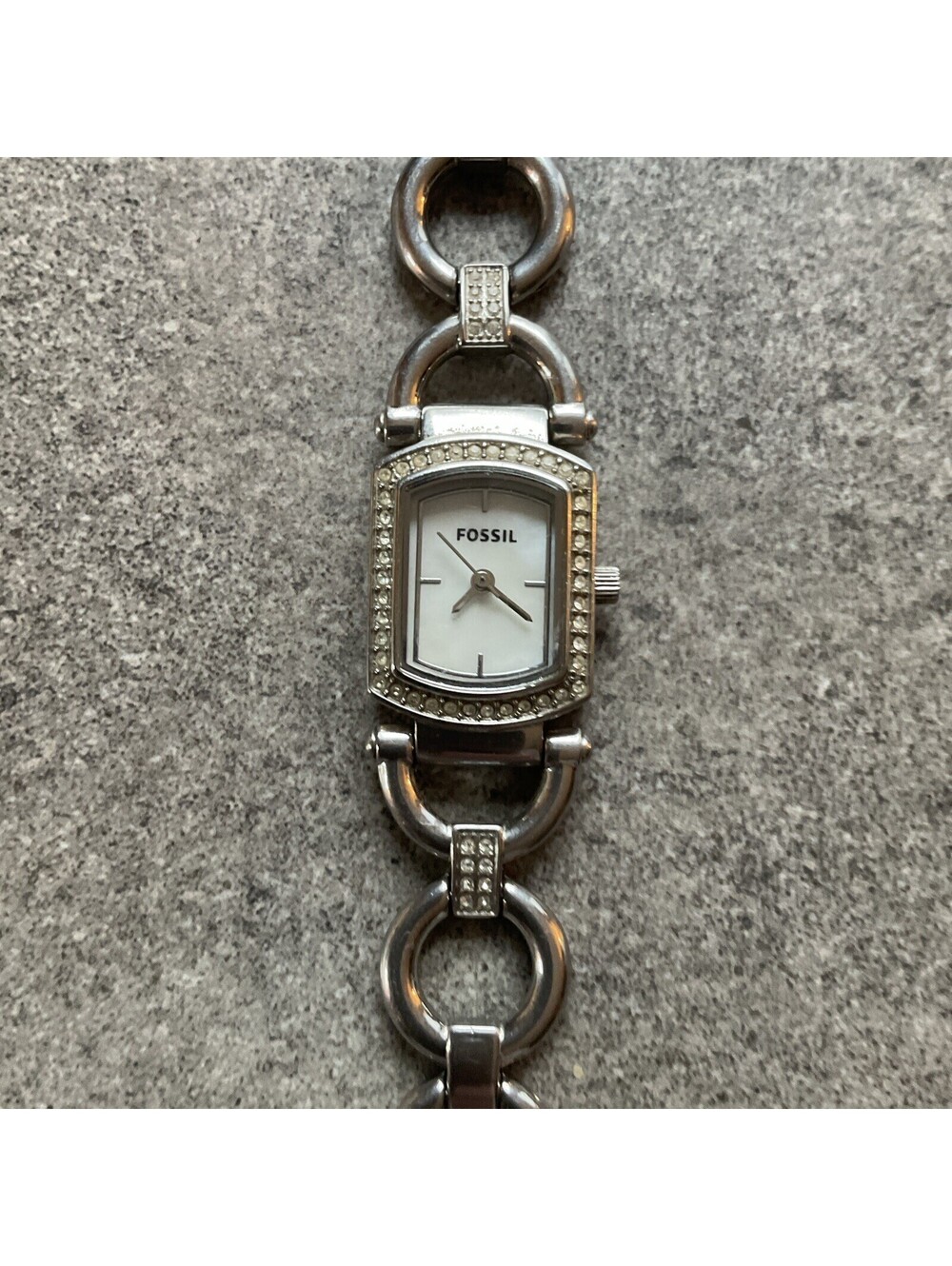 Fossil ES-2750 Womens Watch Silver Tone Case With Mother Of Pearl Dial A2
